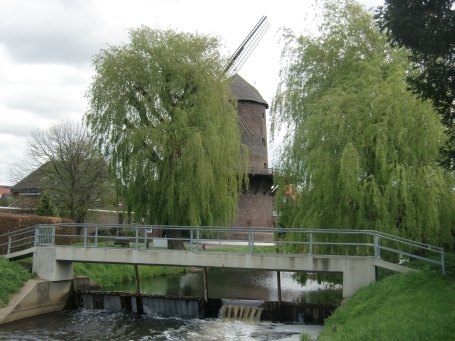 Isselburg-Werth : Turmwindmühle an der Issel in Werth 
